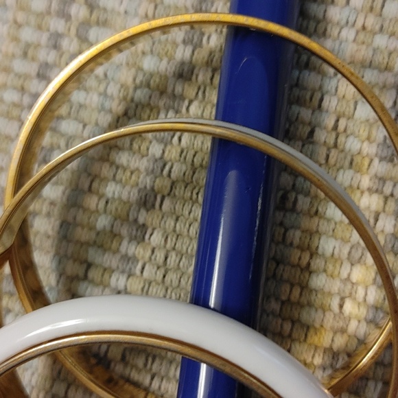 Vintage Set of Monet White & Gold Bangles - Picture 7 of 13